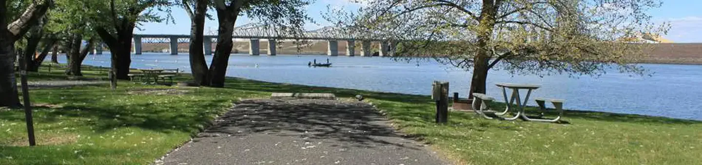 Hood Park swimming hole near Burbank, Washington